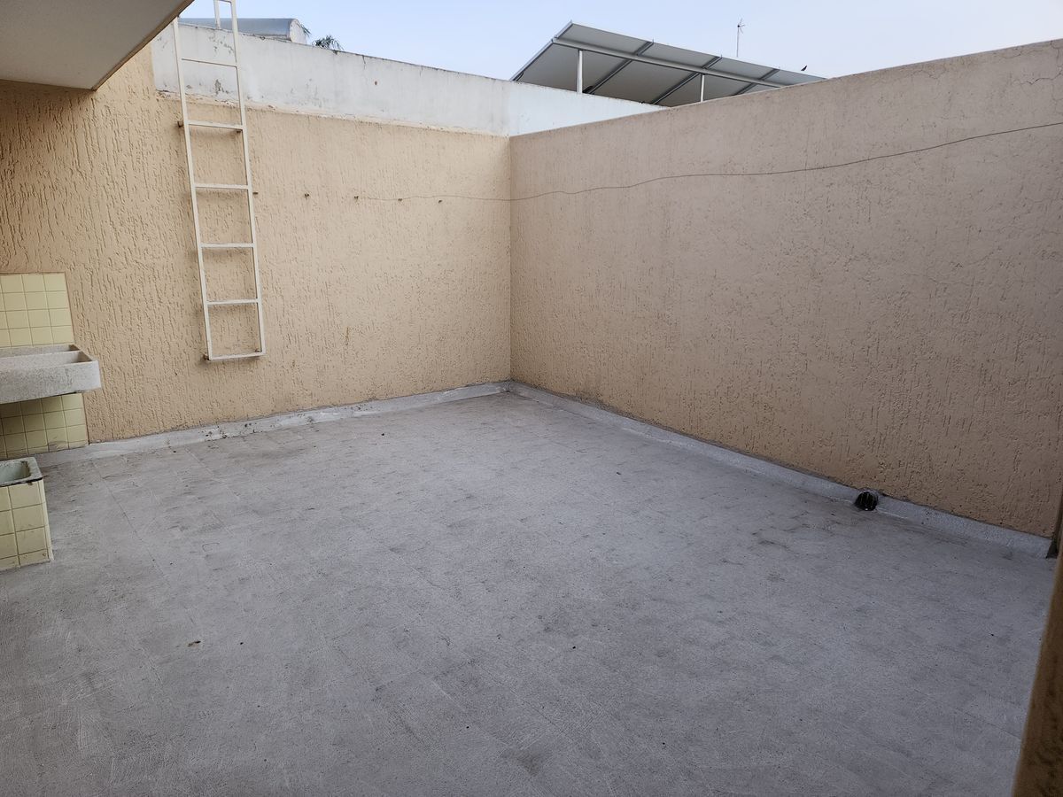 patio de servicio y tendido de ropa, en 1er nivel o azotea