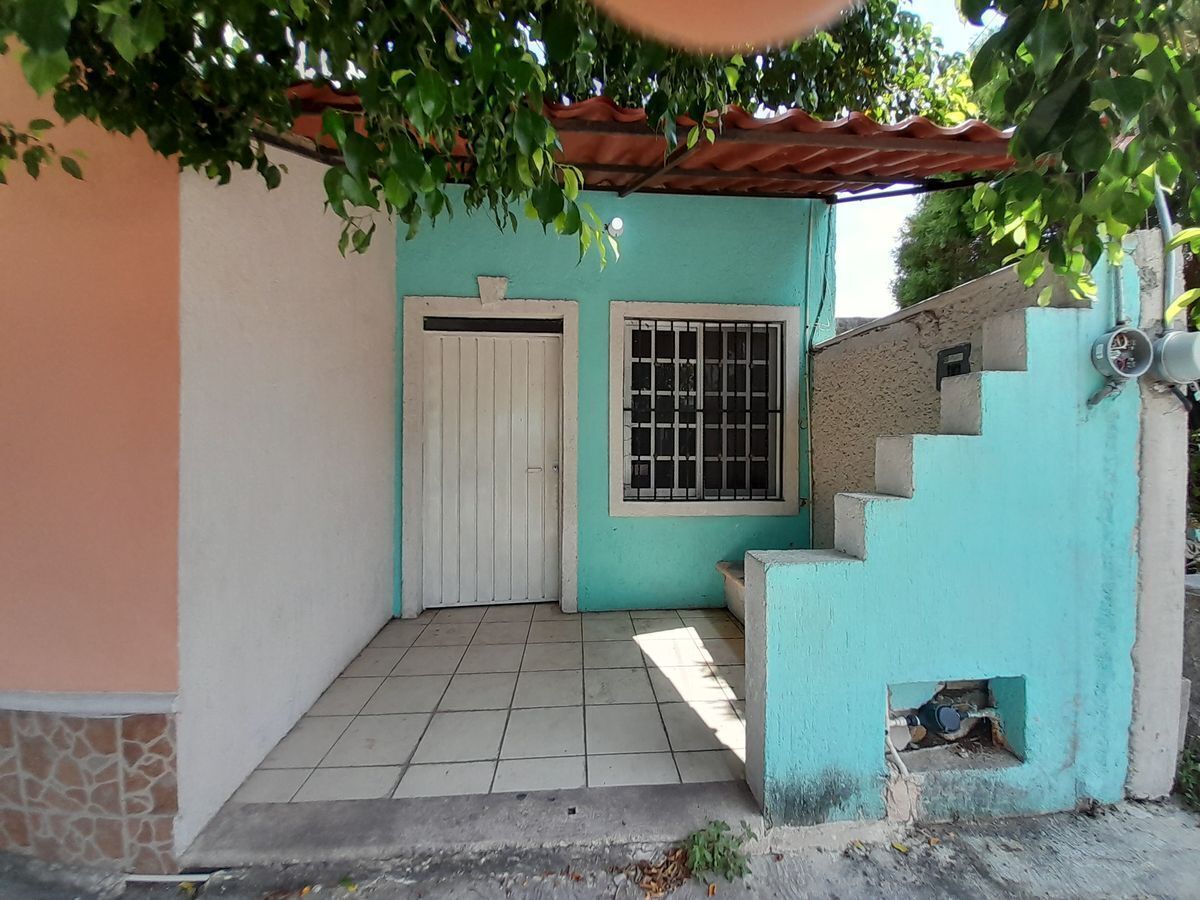 1 of 10: Fachada, Departamento independiente