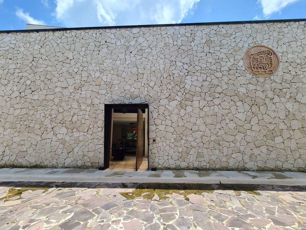 2 of 28: FACHADA