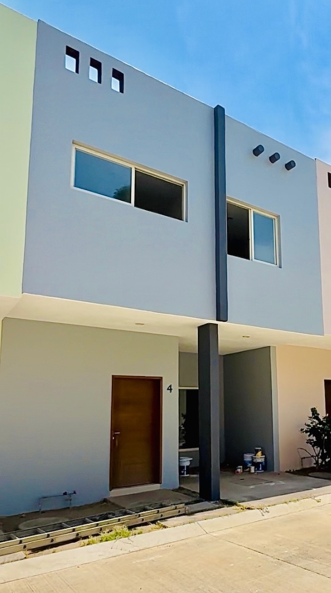 1 of 11: Fachada de la casa