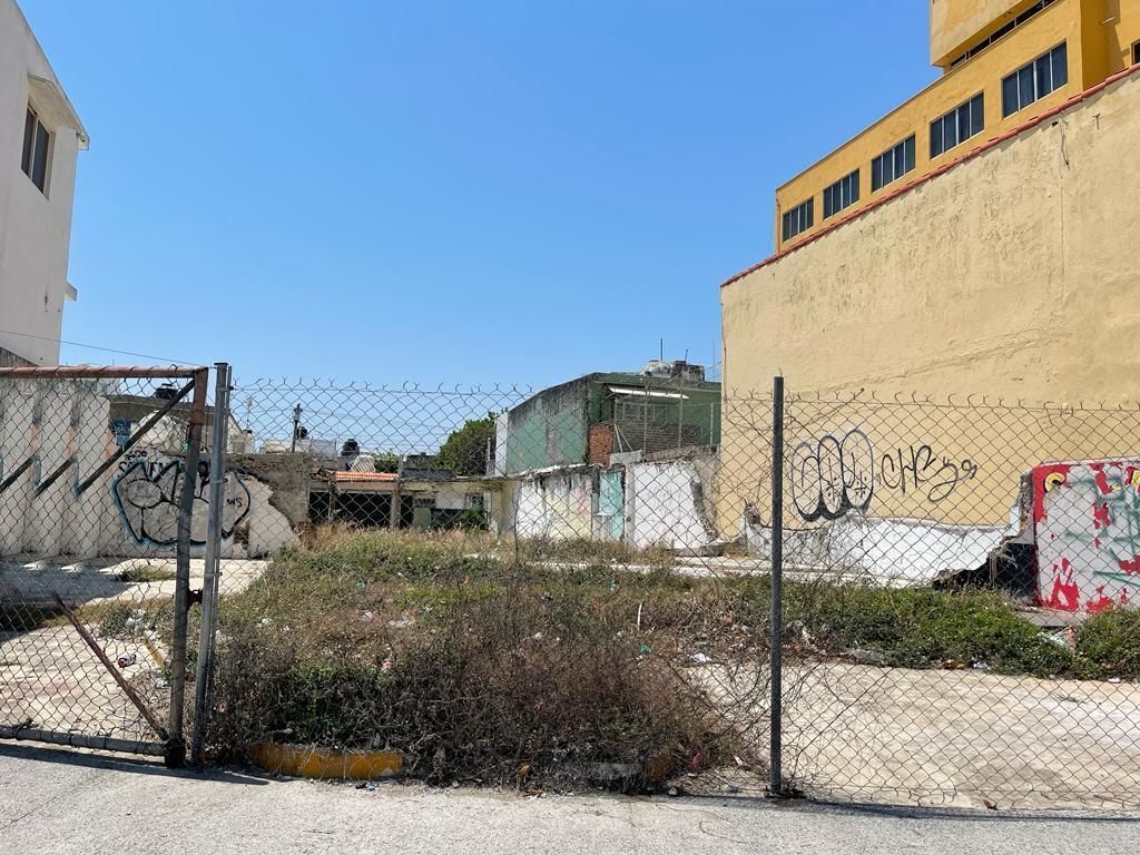 Terreno de 392 m2 DE CALLE A CALLE en venta Blvd. Ávila Camacho. VERACRUZ, VER