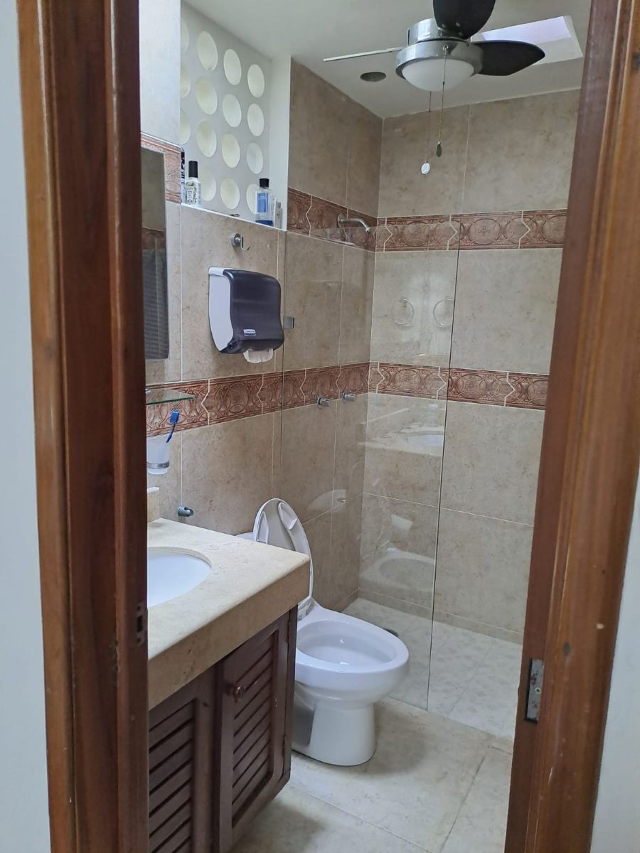2 de 11: Baño con buenos acabados