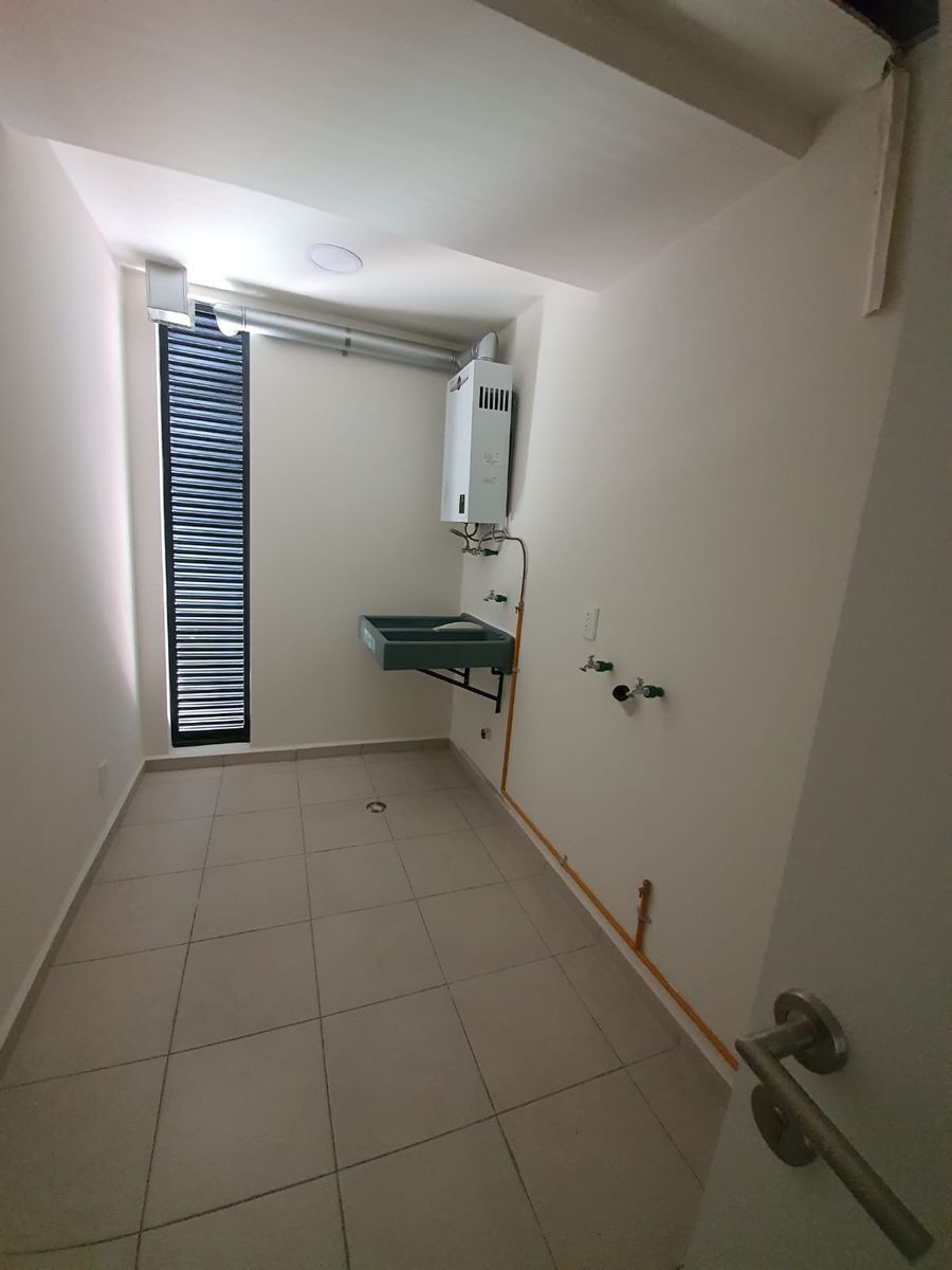 10 of 28: AREA DE LAVADO