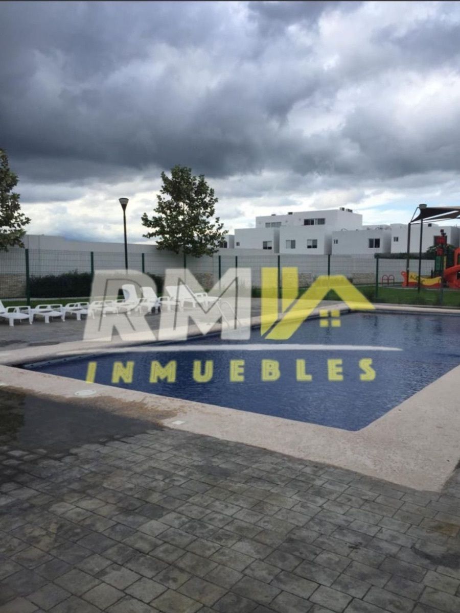 2 de 44: Sector privado con casa club