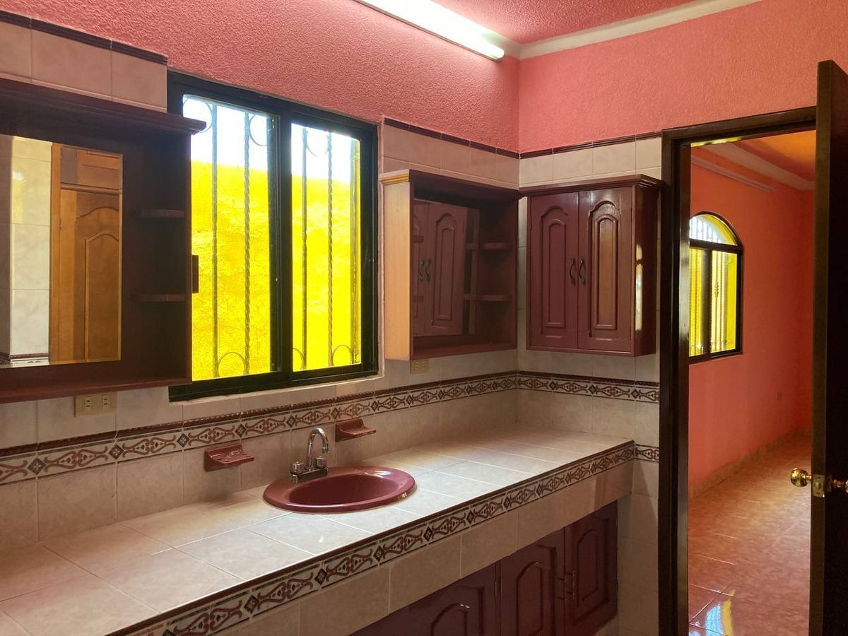 17 de 26: Baño de la recámara principal