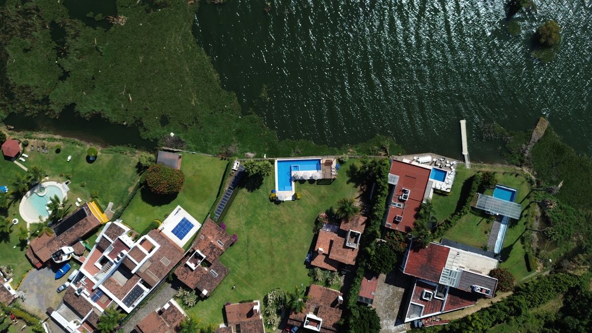 22 de 25: Vista aérea del lago