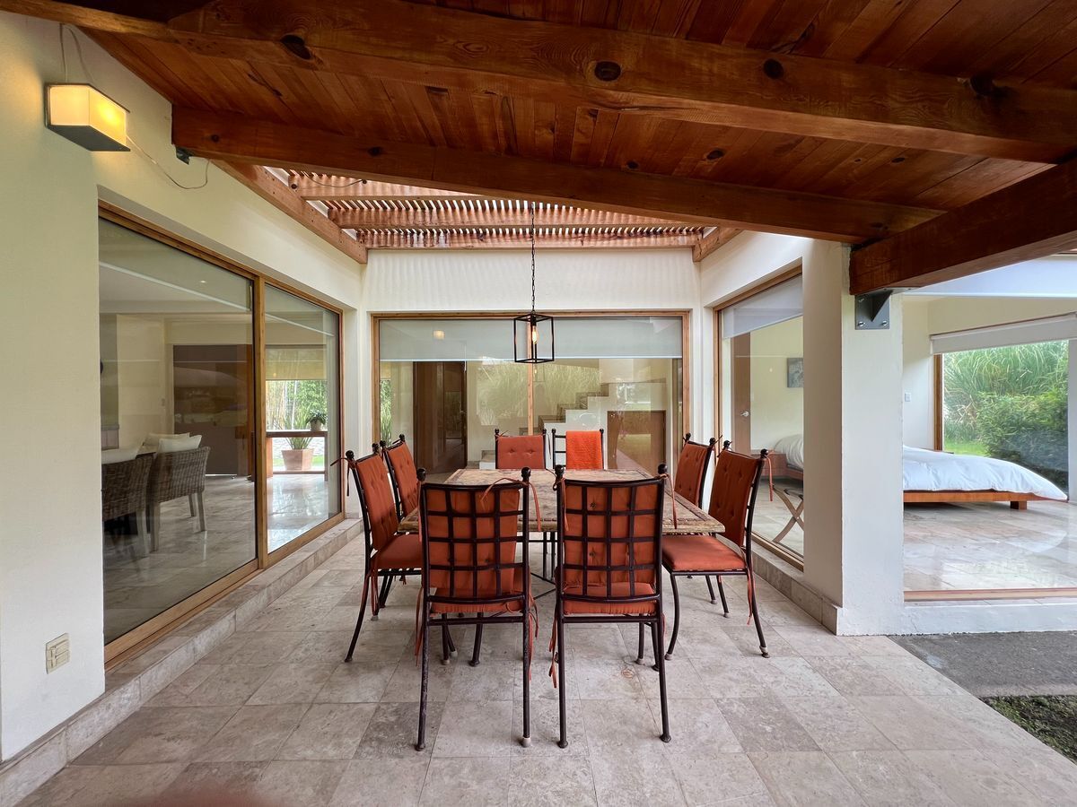 2 de 16: Comedor exterior