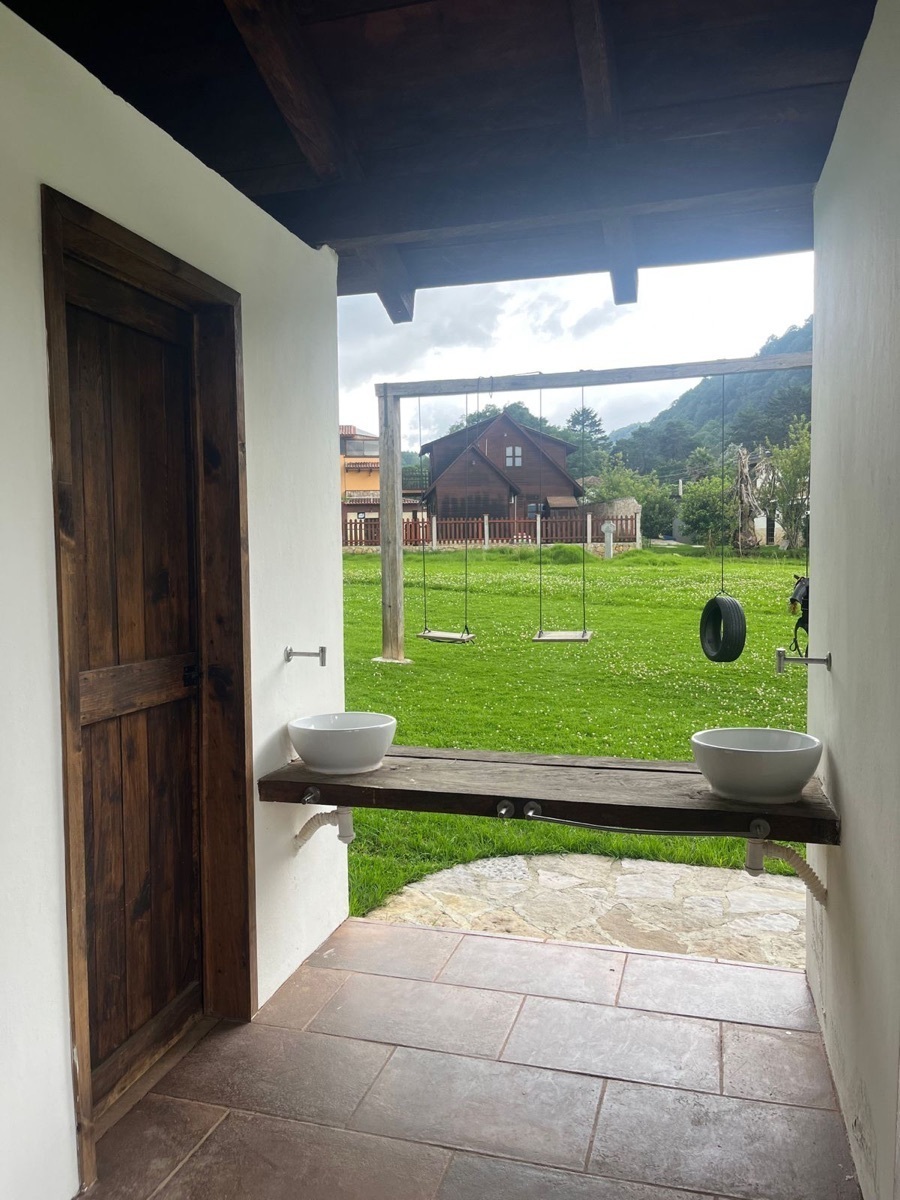 5 de 18: Baños y lavabos de área común