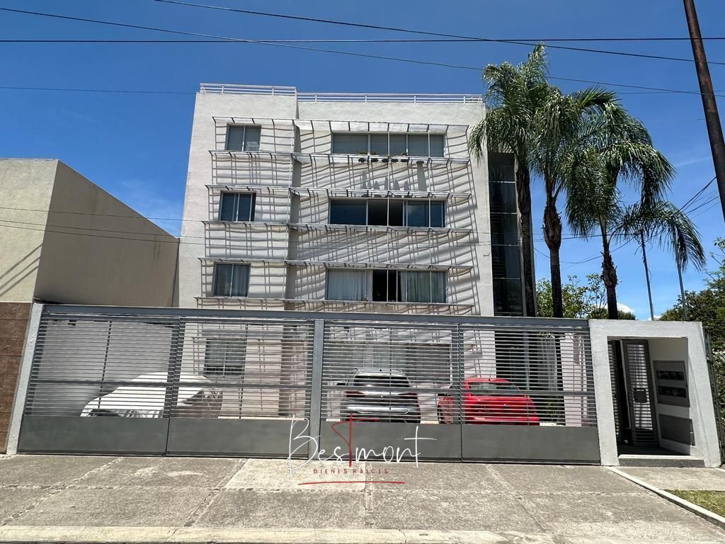 1 de 23: Fachada