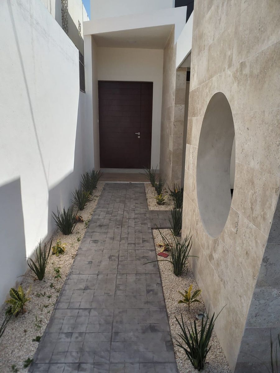 7 de 28: Entrada Peatonal