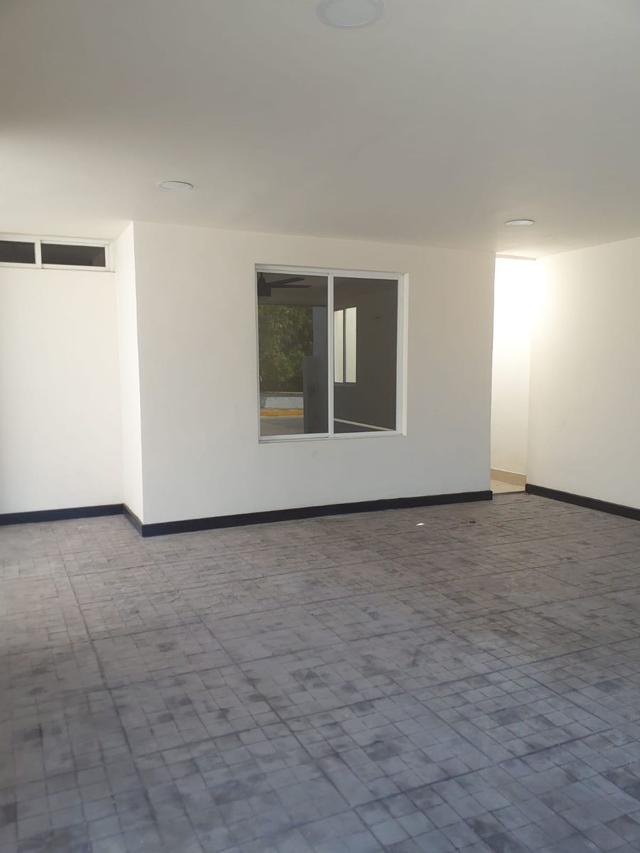 4 de 28: Cochera Techada