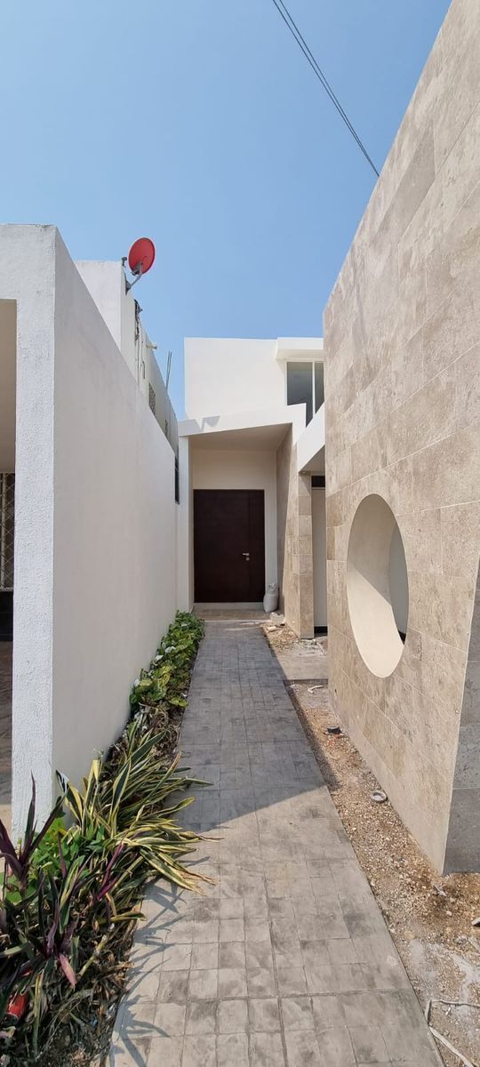 3 de 28: Entrada Peatonal