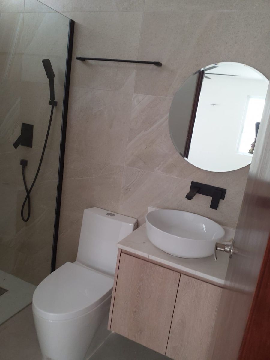 14 de 28: Baño Recamara Planta Baja.