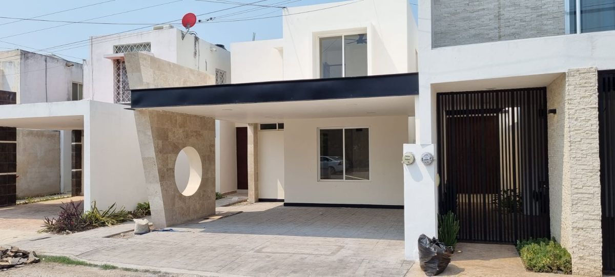 1 de 28: Fachada Principal