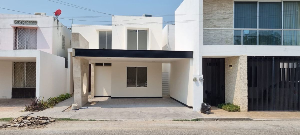 2 de 28: Fachada Principal