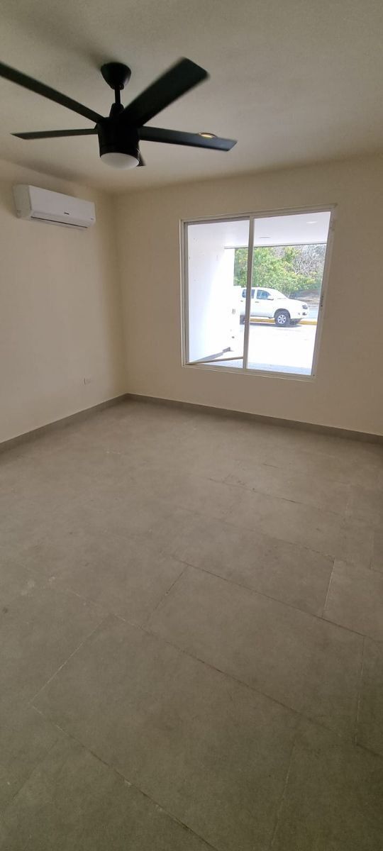 12 de 28: Recamara Principal (Planta Baja)