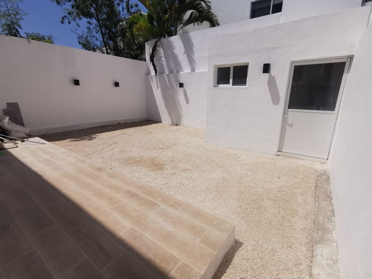 28 de 28: Terraza y Patio