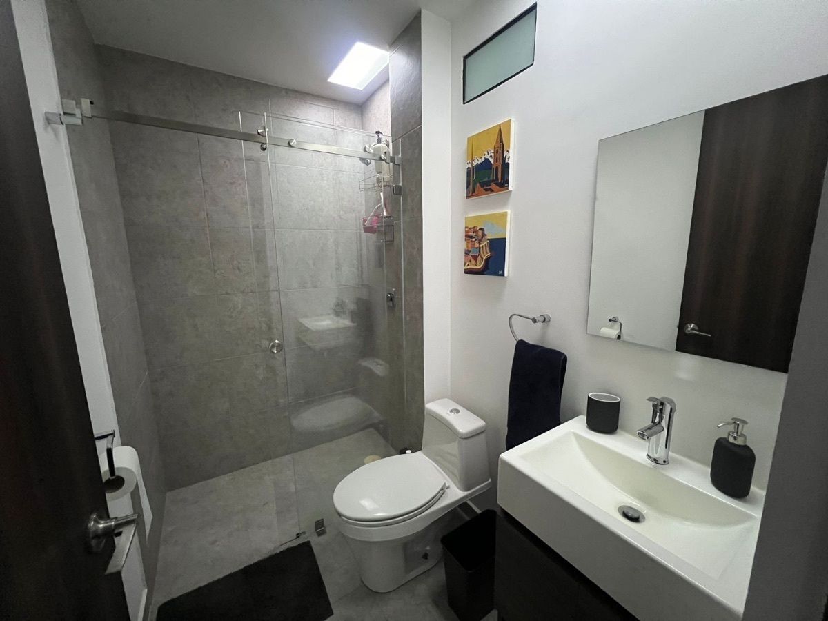 4 of 7: Baño principal