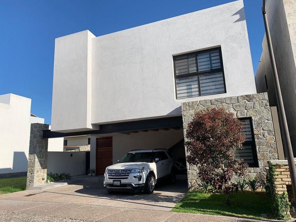 CASA EN RENTA AMUEBLADA EN EXCLUSIVA PRIVADA