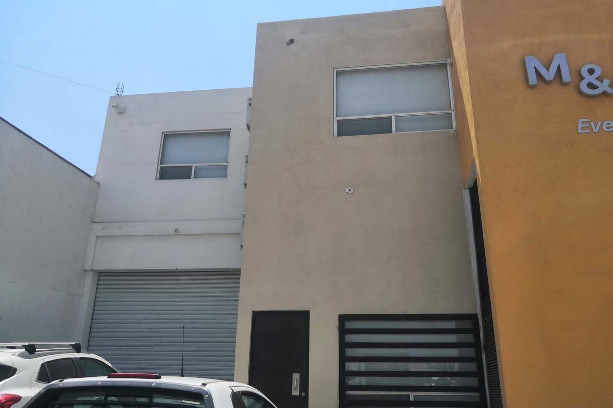Bodega comercial en VENTA sobre Perif. Luis Echeverria