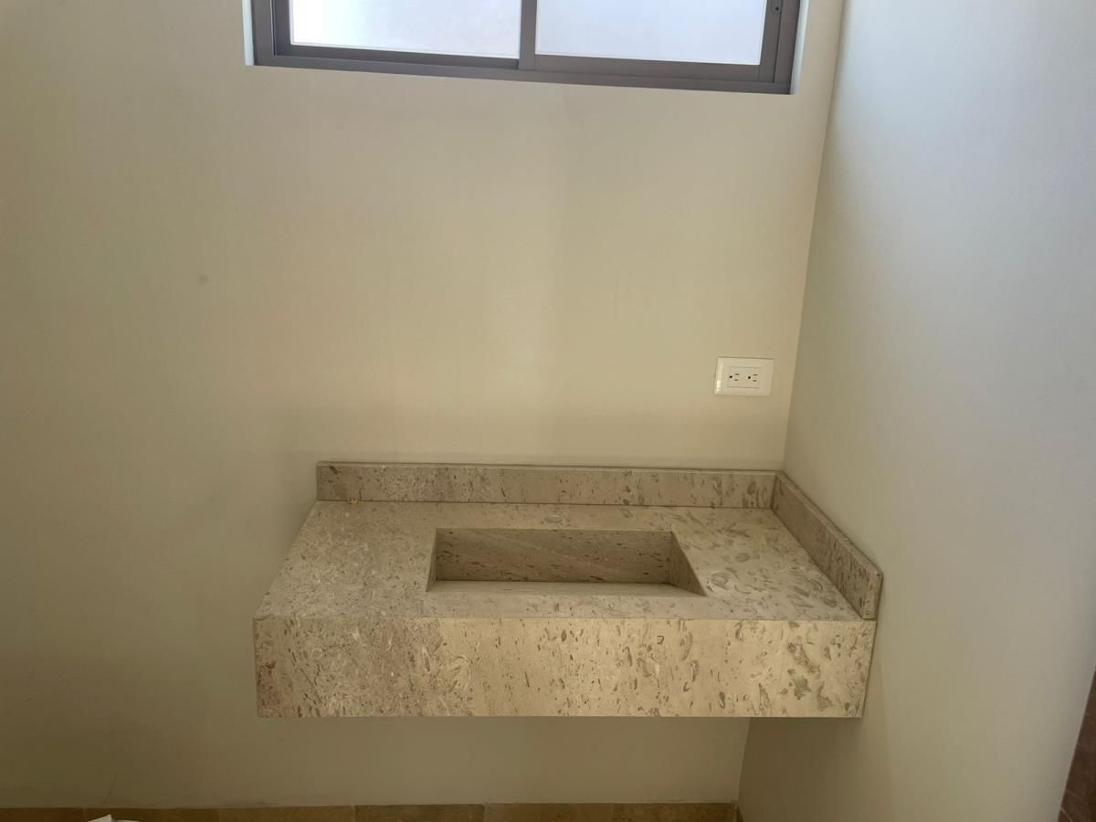 5 of 36: MEDIO BAÑO PLANTA BAJA