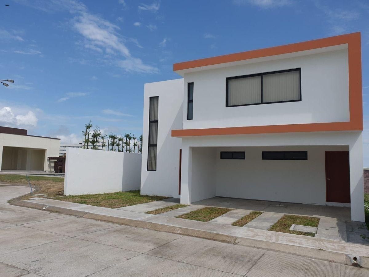 VENTA | CASA CON AMPLIO JARDIN FRACCIONAMIENTO LAS HIGUERAS RIVIERA VERACRUZANA