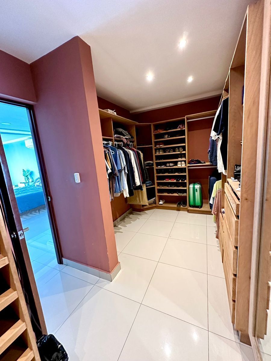 15 de 26: Walking Closet Habitacion Principal