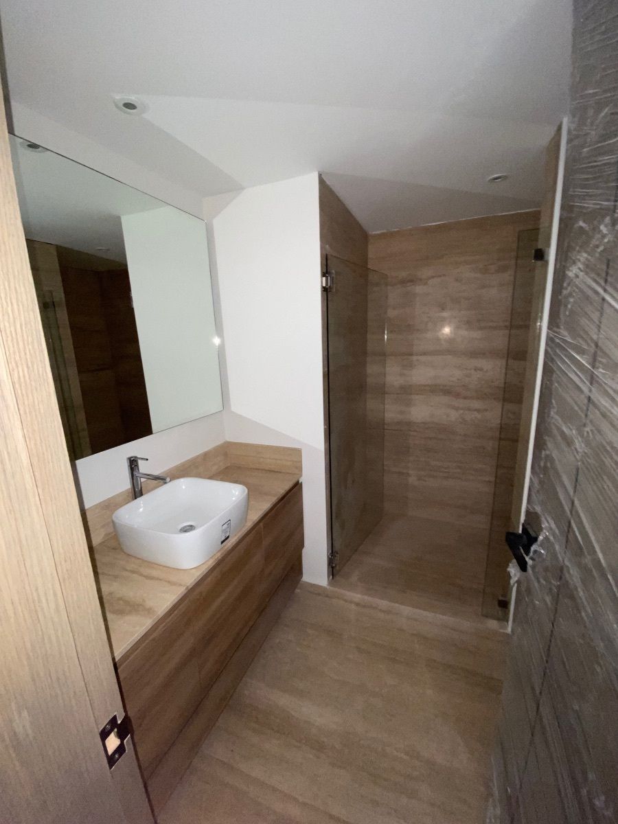 21 de 37: Baño recámara principal