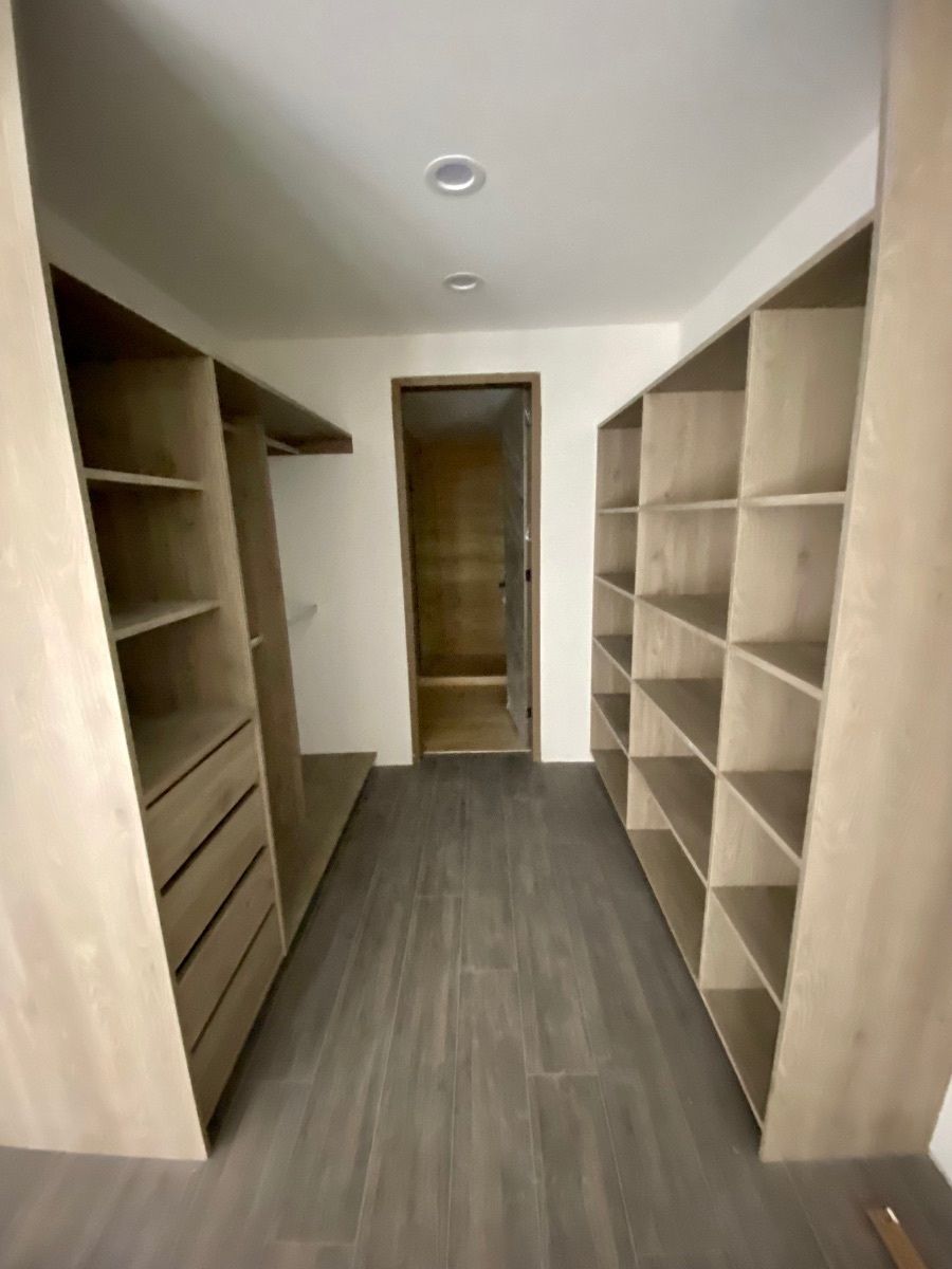 20 de 37: Vestidor recámara principal