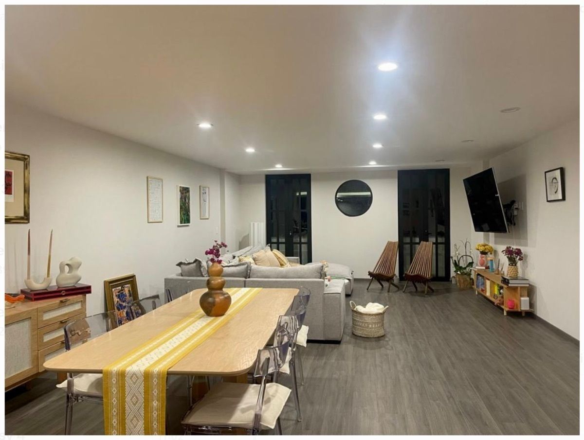 28 de 37: Vista comedor y sala hacia balcones