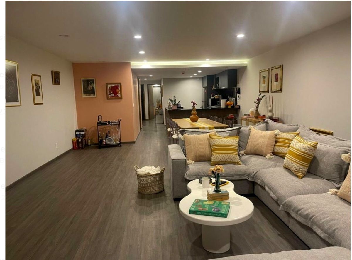 27 de 37: Vista estancia hacia barra de la cocina