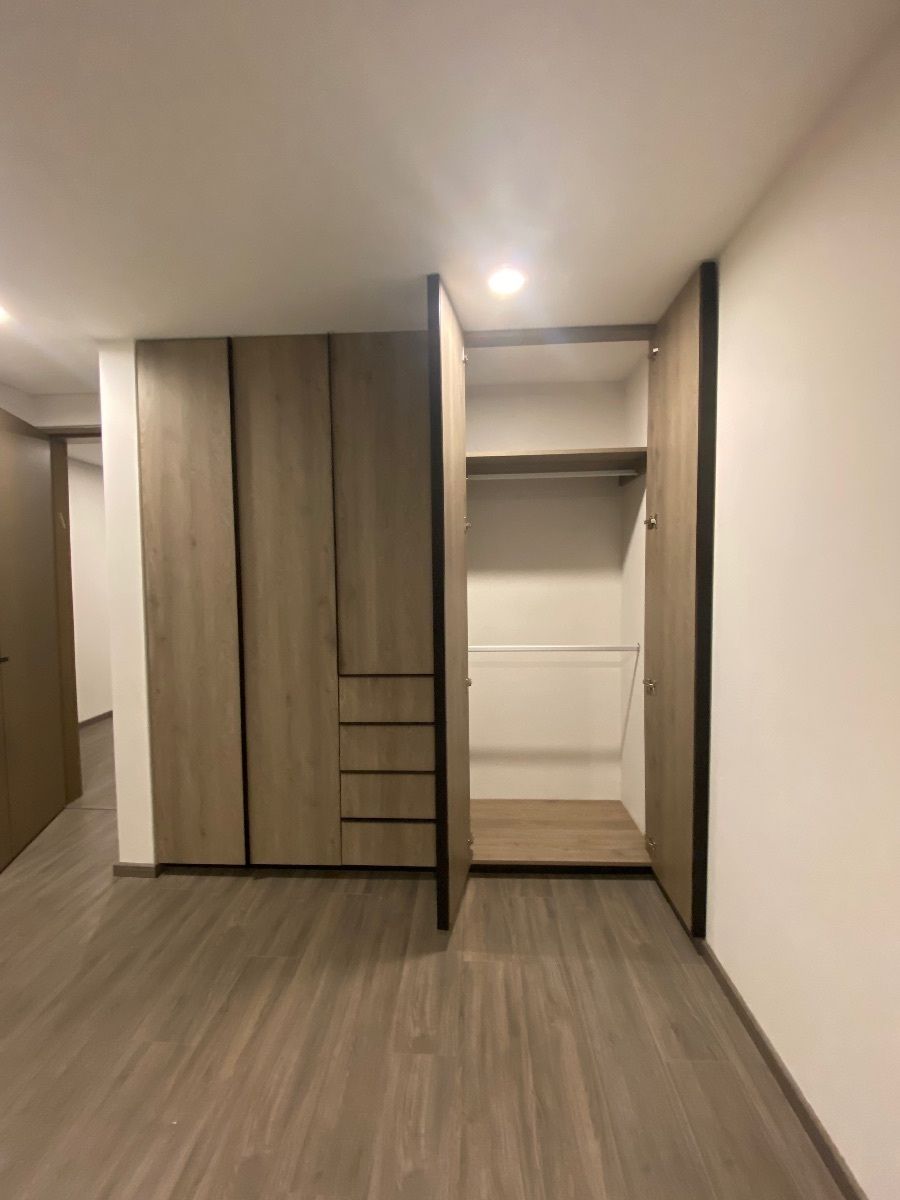 23 de 37: Closet recámara 2