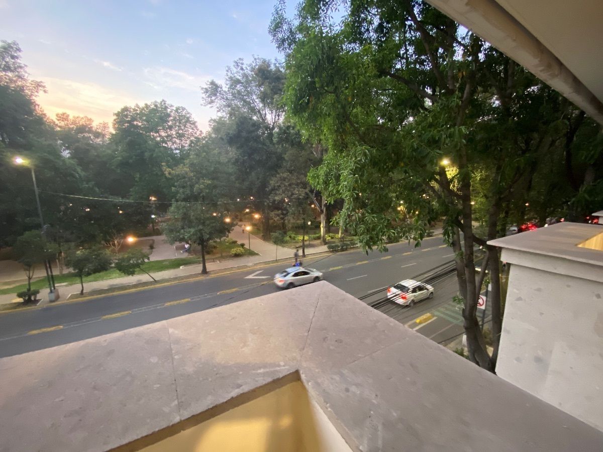 9 de 37: Vista al parque España