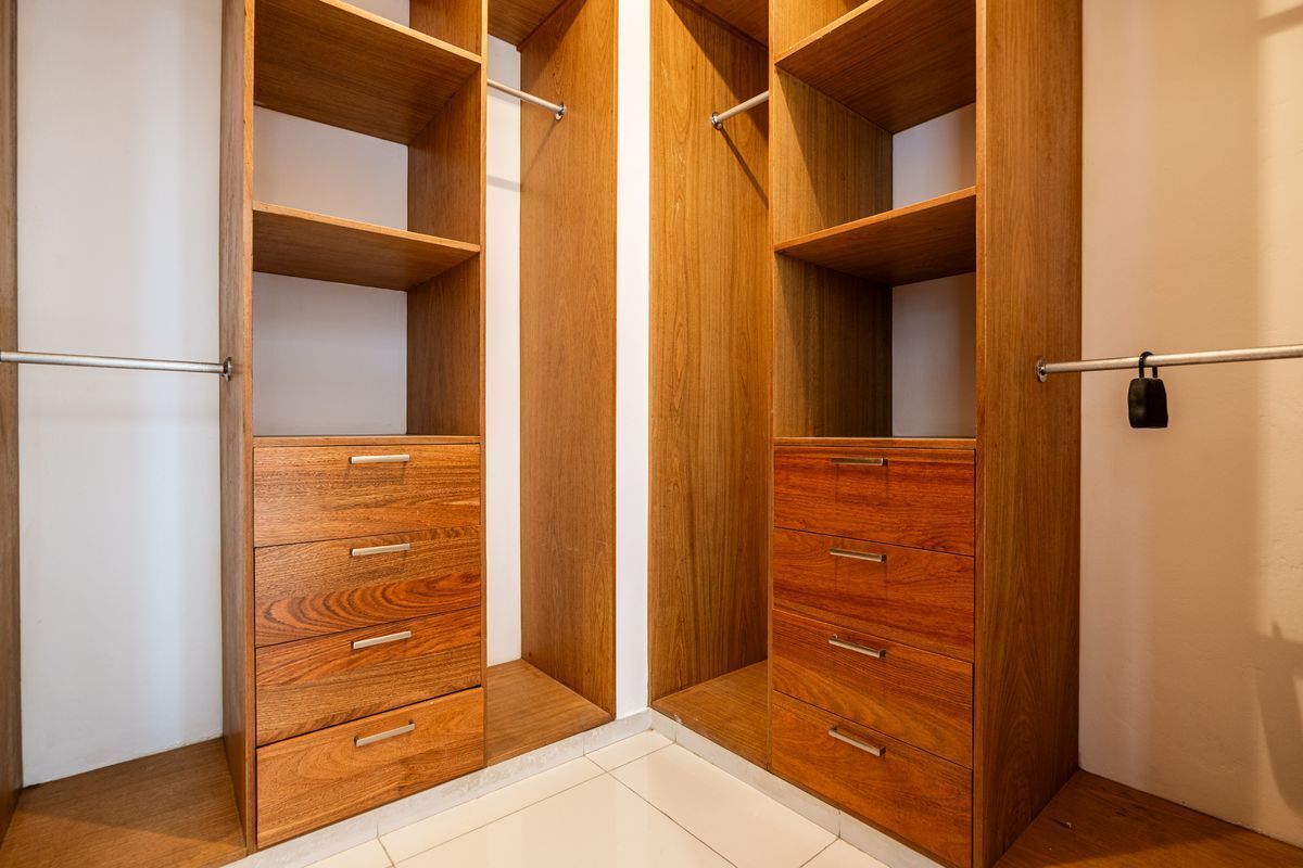 21 de 32: Closet