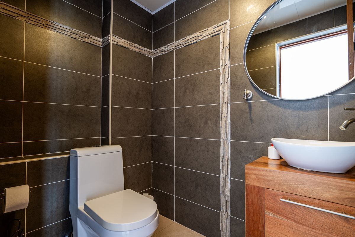 29 de 32: Baño de Visita