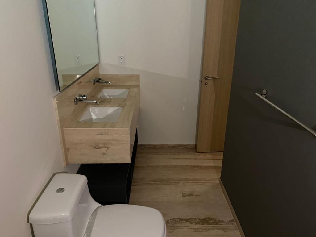 36, Avenida Jesús del Monte, 021, Jesus del Monte, 52764 con 3 Baños, 3 Recámaras, 180 Metros Cuadrados y 2 Puestos de Estacionamiento