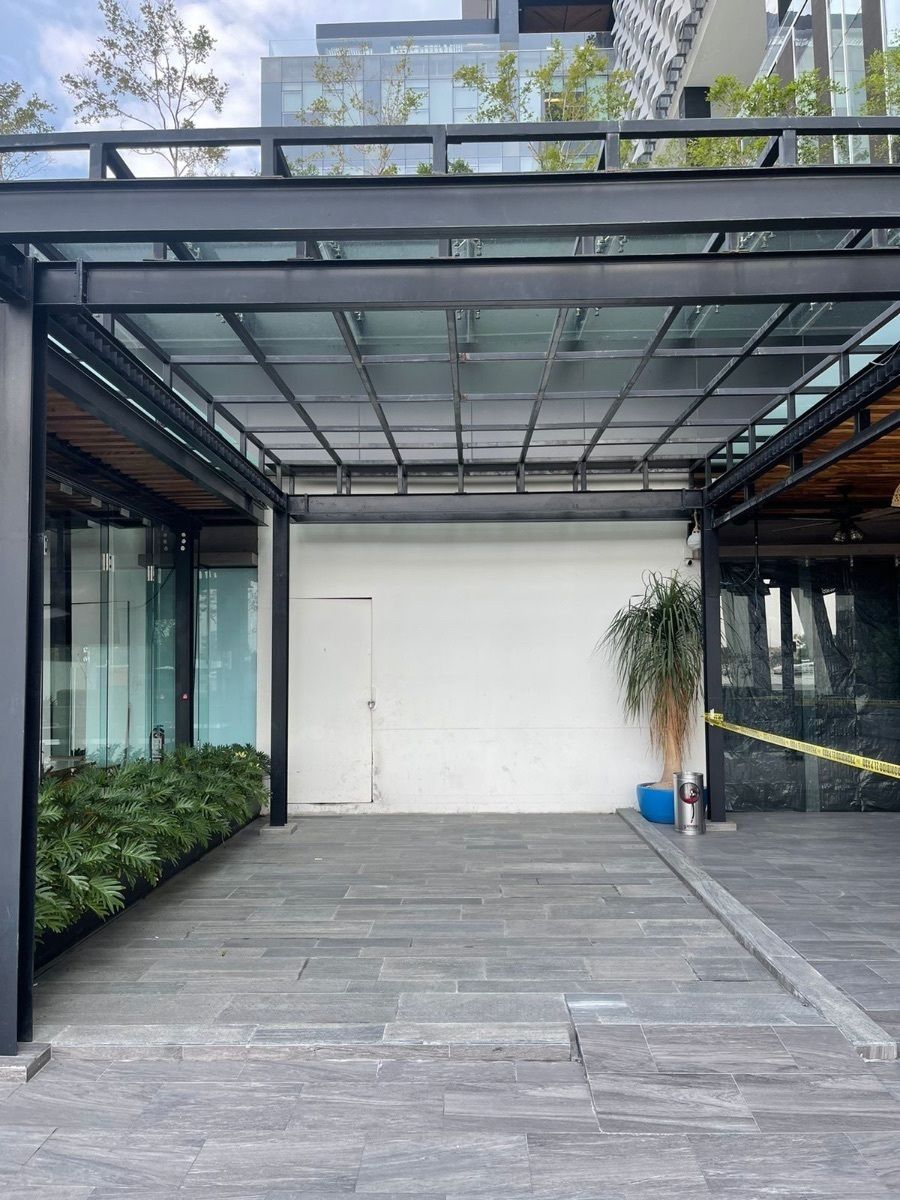 Local comercial con terraza en lobby 33