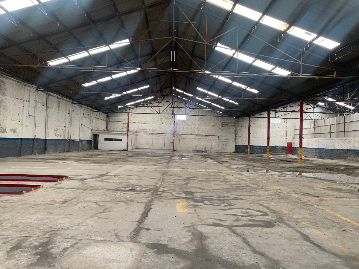 2 de 14: BODEGA 1700M2