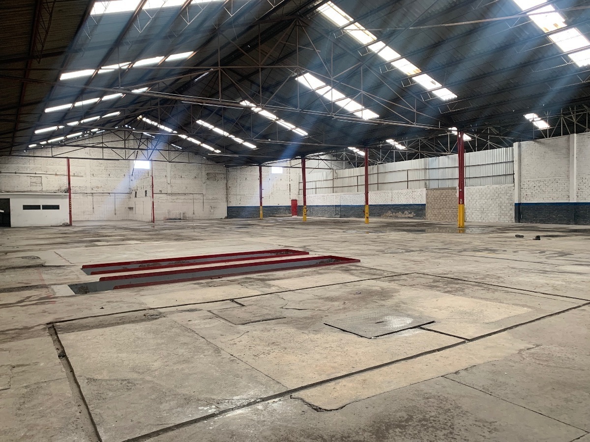 1 de 14: BODEGA 1700 M2