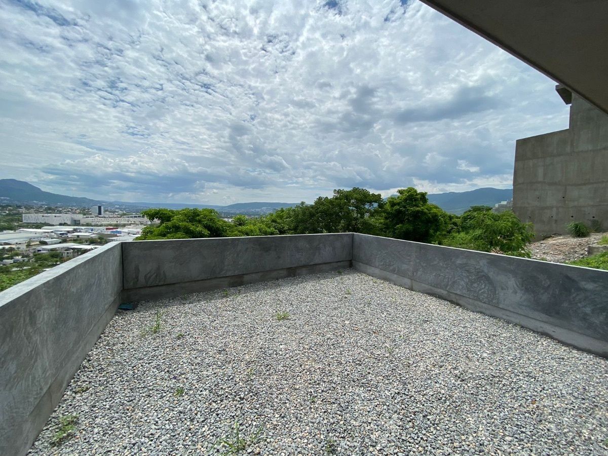 12 de 18: Amplia terraza con vista panorámica