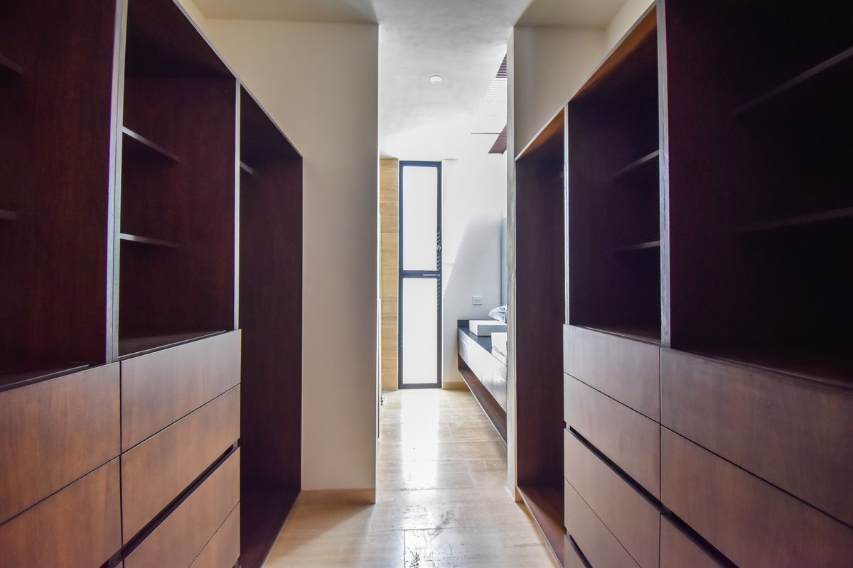 8 de 19: Closet Vestidor