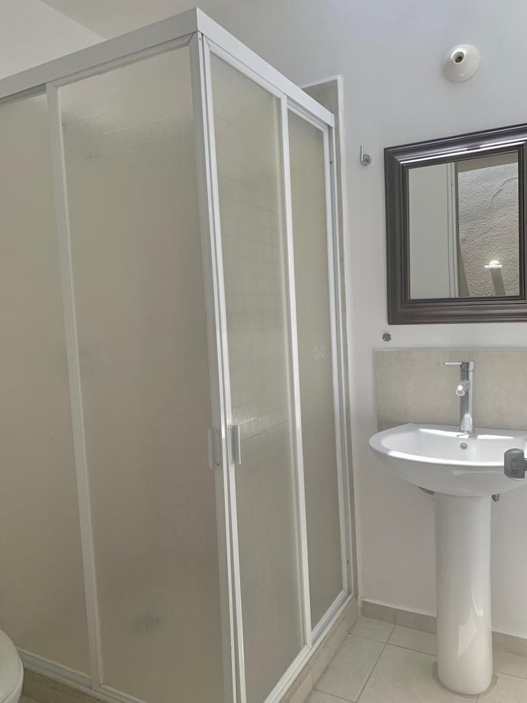 6 de 9: Baño completo recamaras secundaria

Baño completo