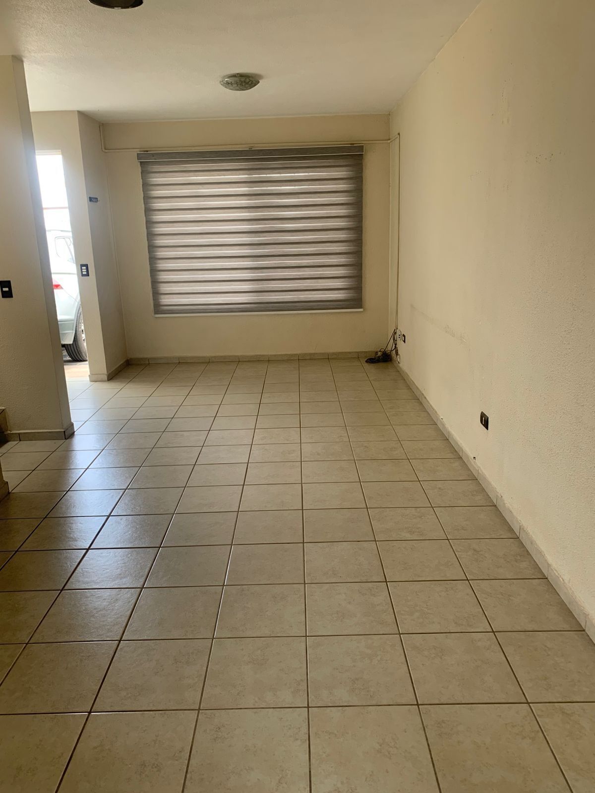 3 de 9: Estancia amplia y luminosa