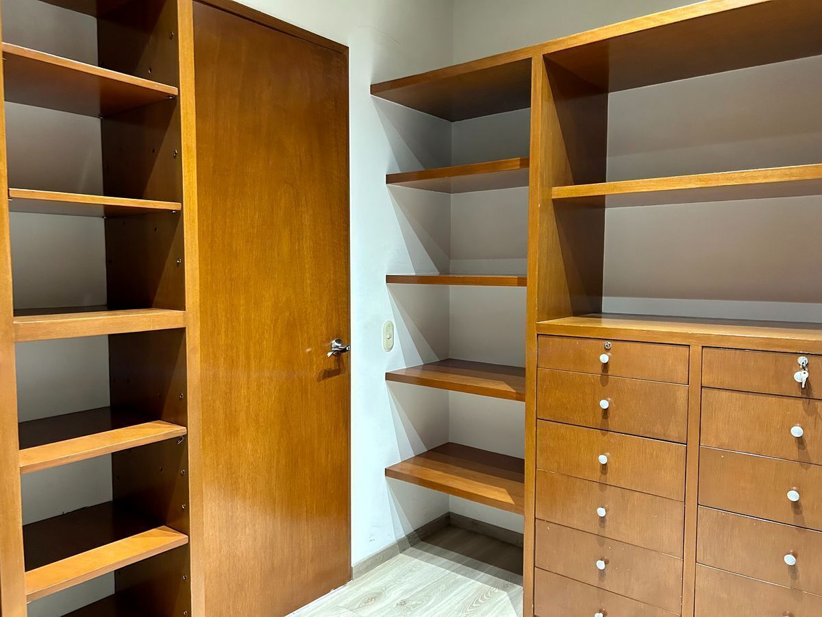 5 de 14: Vestidor principal