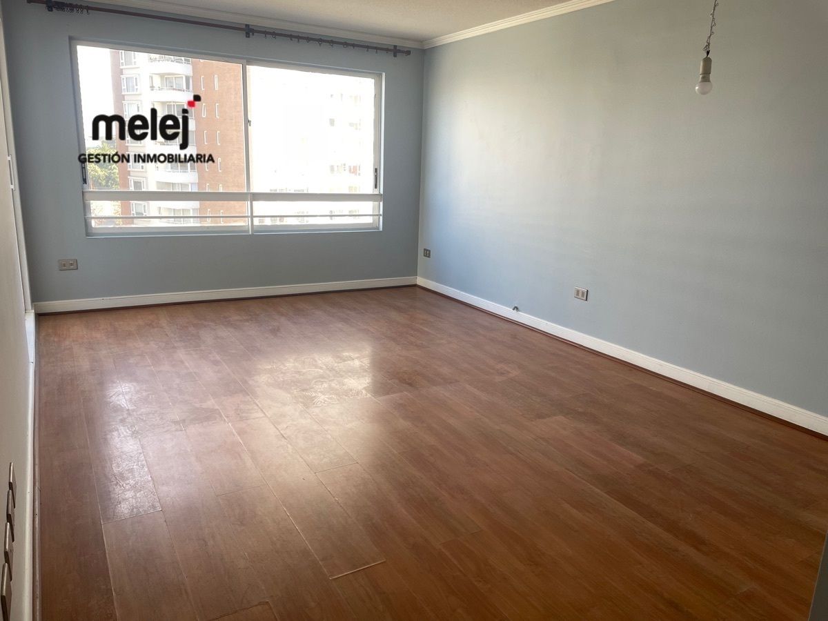5 de 17: Living comedor con salida a terraza cerrada