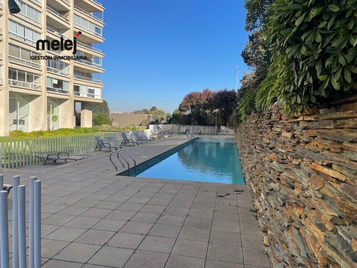 23 de 24: Piscina temperada exterior