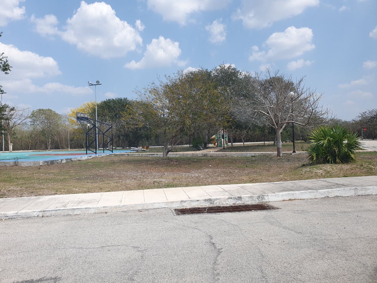 FRENTE A LA GLORIETA, CON AMENIDADES Terreno en venta en Mérida - foto 4