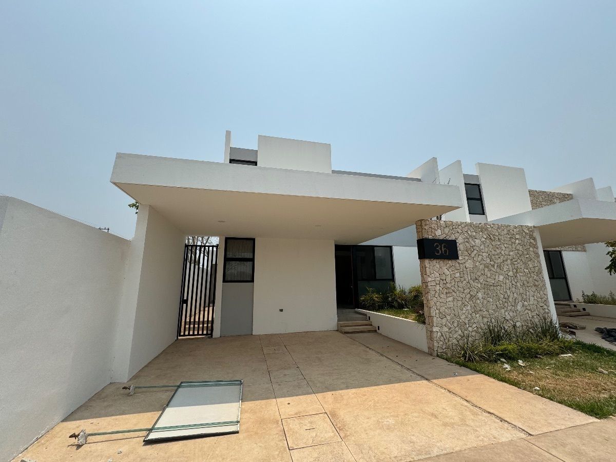 Bella casa en venta en Privada Conkal