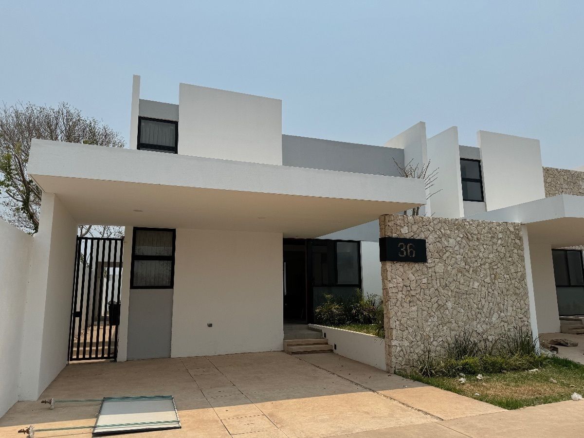 Bella casa en venta en Privada Conkal