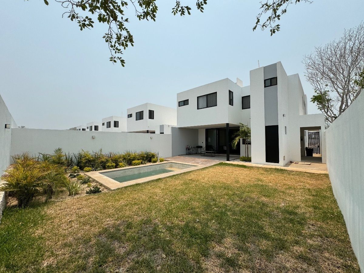 Bella casa en venta en Privada Conkal